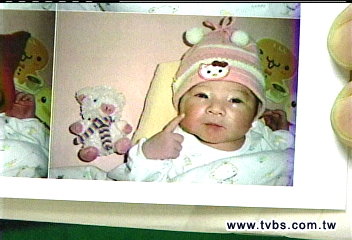 破百年生男魔咒 艾力克斯得一女