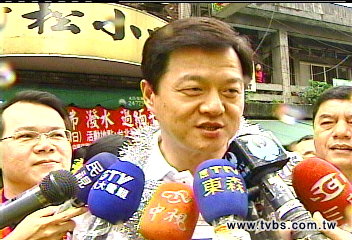 緬僑潑水節 周錫瑋上演「濕背秀」
