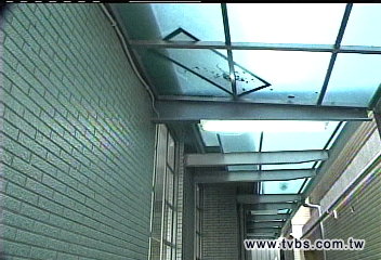 1歲男童玩躲貓貓　墜13樓摔死