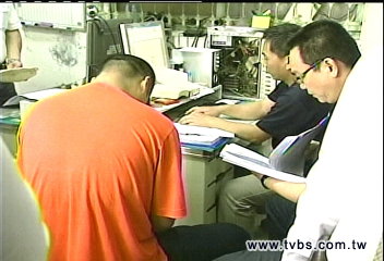 撒錢怪客／撒錢「故意丟棄」　撿錢民眾無刑責