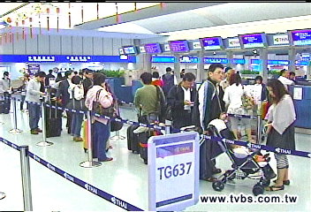 泰國紅衫／「昨退團錢折半」　5百旅客仍赴泰