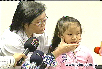 笑過頭! 7歲女童耳痛口難開
