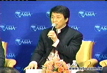 又評政治! 成龍:台灣太自由很亂