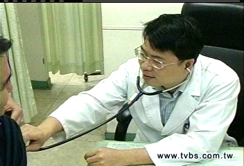 手機放胸前惹禍？　壯男罹乳癌