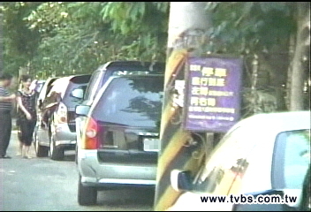 〈獨家〉餐廳佔巷道闢停車場　居民怒抗議