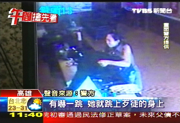 勇哉! 美容師徒手奪槍光腳追匪