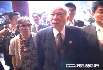 〈獨家〉回台首場晚宴 張克輝妻子獻唱