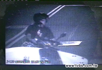 衝浪店遭竊　自調監視器揪3竊賊