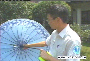 擋太魯閣落石！　教授建議24根傘骨傘
