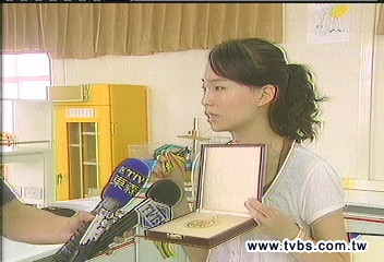 「保麗龍吸廢水」　大四女聯合國拿獎
