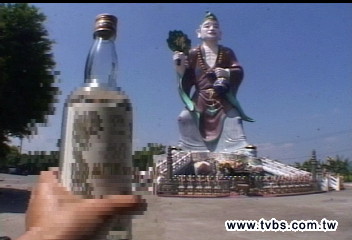 起乩前喝整瓶高粱 乩童廟前暴斃