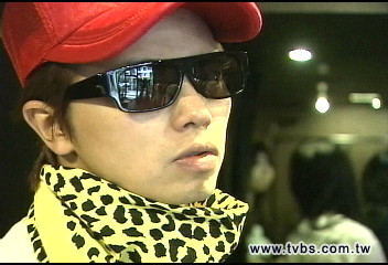 瘋「潮」牌 4200牛仔褲千人排隊搶