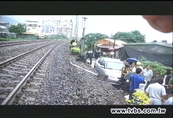 電聯車改道未通知 查道員遭撞死