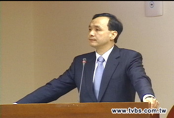 上台答詢沒鞠躬　朱立倫遭綠修理