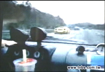 硬皮鯊vs.藍寶堅尼 男上網炫耀被罰