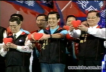 國民黨大造勢 連戰「一顆心」溜了