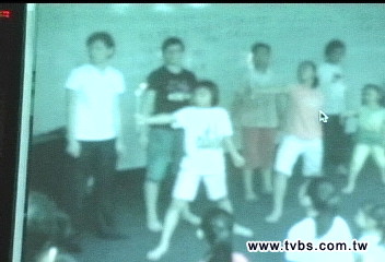 「吞火」課程疑集體催眠　家長提告