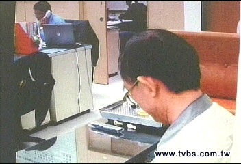 色老闆藏針孔　偷拍員工春光