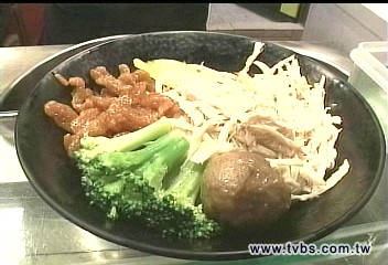 休息站大評比　70元雞肉飯坑人？