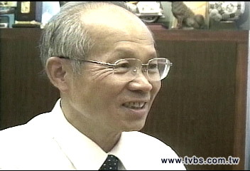 林政則為「祖國」揭碑 綠營轟丟臉