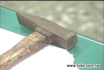 沒錢治病回家住　躁鬱男鐵槌殺父
