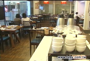 「拉肚子索賠」　母女吃「騙」美食街