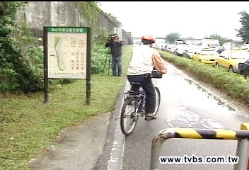 單車道停電！　女騎士撞破相國賠26萬