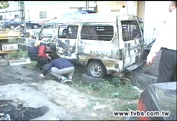 廂型車底傳動軸斷 火燒車1年6起