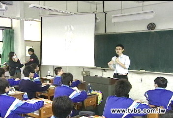 「金城武」教出師表　鮮師創意學子樂