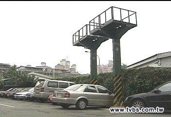 台電「燭台」拜豪宅 總統鄰居心情壞