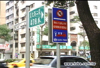 騎樓禁停機車　3公里路設129支標誌
