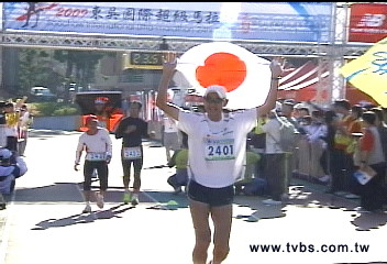 失溫也要跑!超馬賽 日選手稱帝后