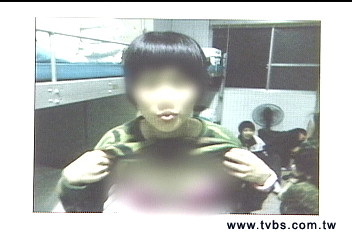 無視軍紀存在　女兵露胸不雅照PO網