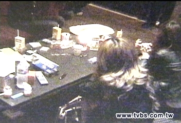 耶誕轟趴吸毒　26男女旅館被逮