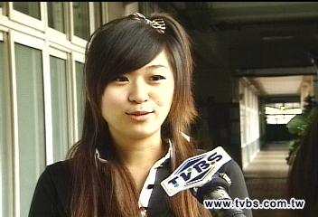 女女接吻 網路妹搶當世博親善使