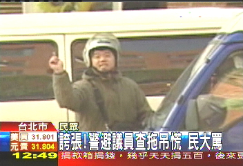 警車亂停無法管 民眾遭拖吊嗆聲