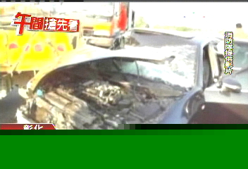 轎車疑酒駕！追撞路邊工程車　6人傷