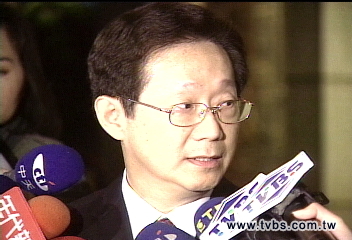 林文淵嫁女 邱義仁隨性牛仔褲赴約