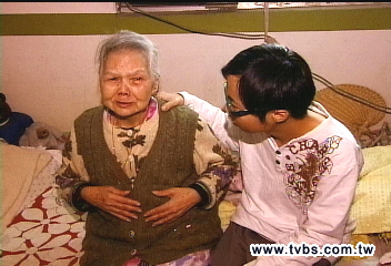 2菜1湯配鹹蛋　窮孝子克難過年