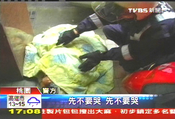 找不到男友 女子痛哭猛撞牆
