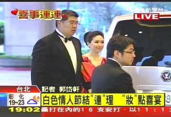 蔡依珊桃紅春裝亮相! 巧藏「孕味」