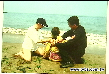 勇警冒險跳海　CPR救活自殺阿嬤