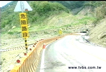 「小林便道=死亡公路」 家屬控急就章