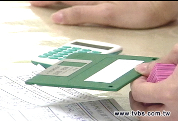 300萬買3.5「磁片」　國稅局報稅遭批落伍