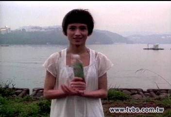 油切廣告「ㄏㄤ」 戴佩妮裸上身搶市場