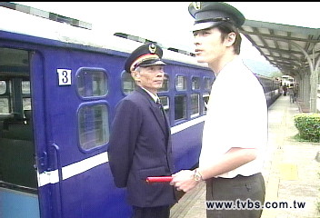 「茂伯變身站長」台鐵入鏡 拚行銷