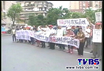 合法變非法 安樂市場攤商抗議