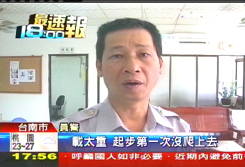 平交道前 貨車上演「騰空記」 嚇壞人!