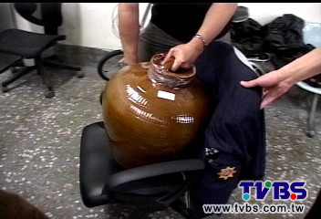 誆老人！劣質參茸藥酒　一甕賣22萬