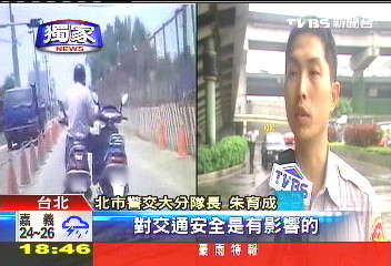 〈獨家〉雙手雙腳「一人騎兩車」　交警：違規！